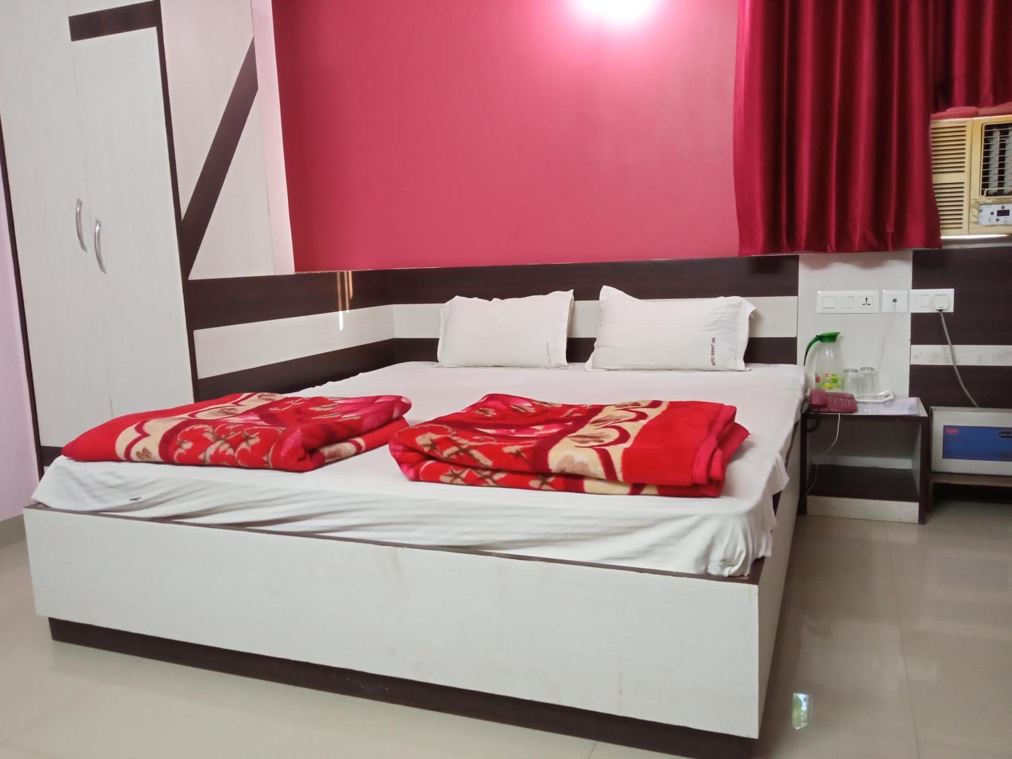 Hotel Viraat Inn Gaya Zimmer foto