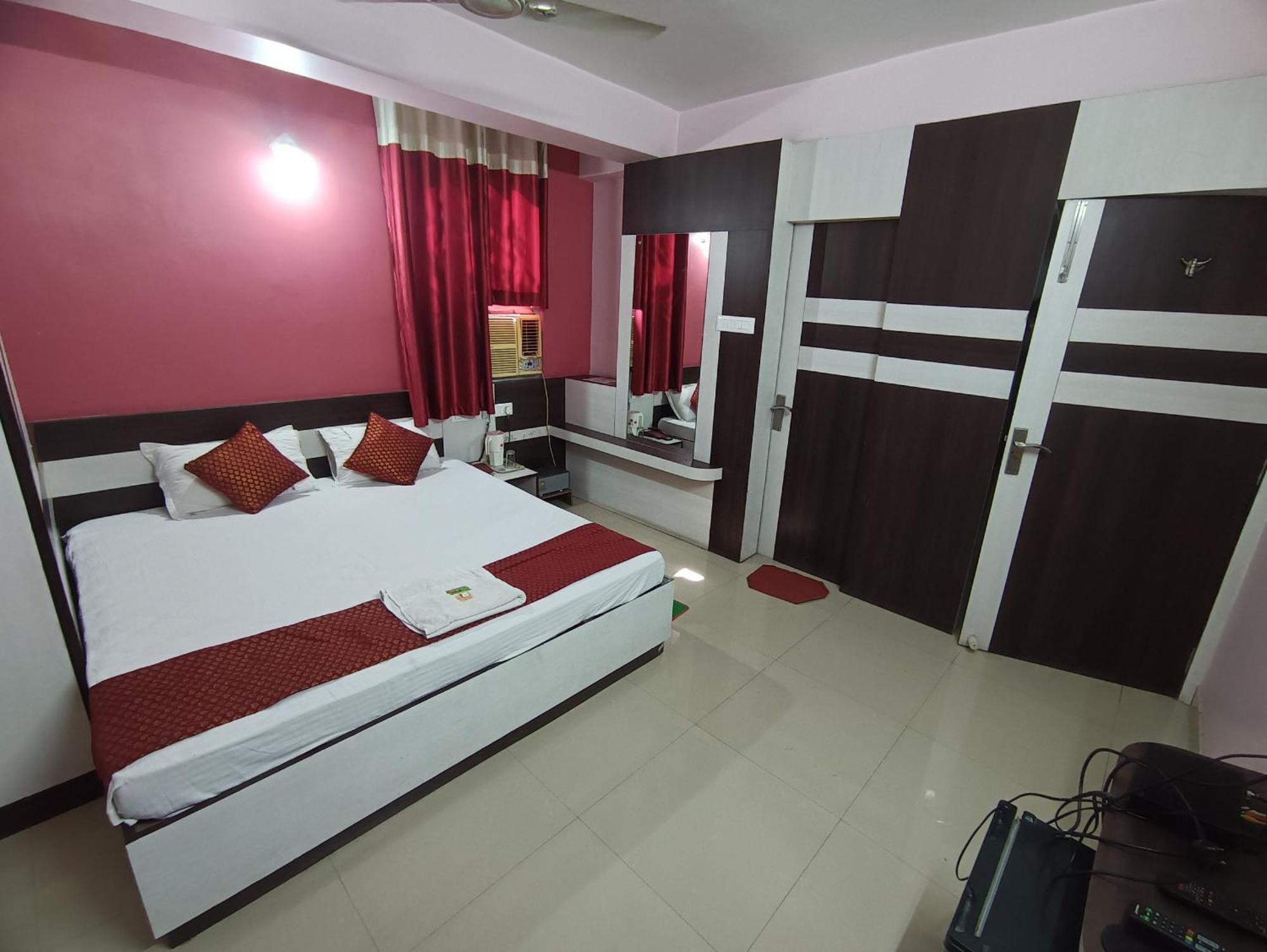 Hotel Viraat Inn Gaya Exterior foto